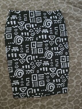 Forever 21 Black & White Tribal Print Pencil Skirt
